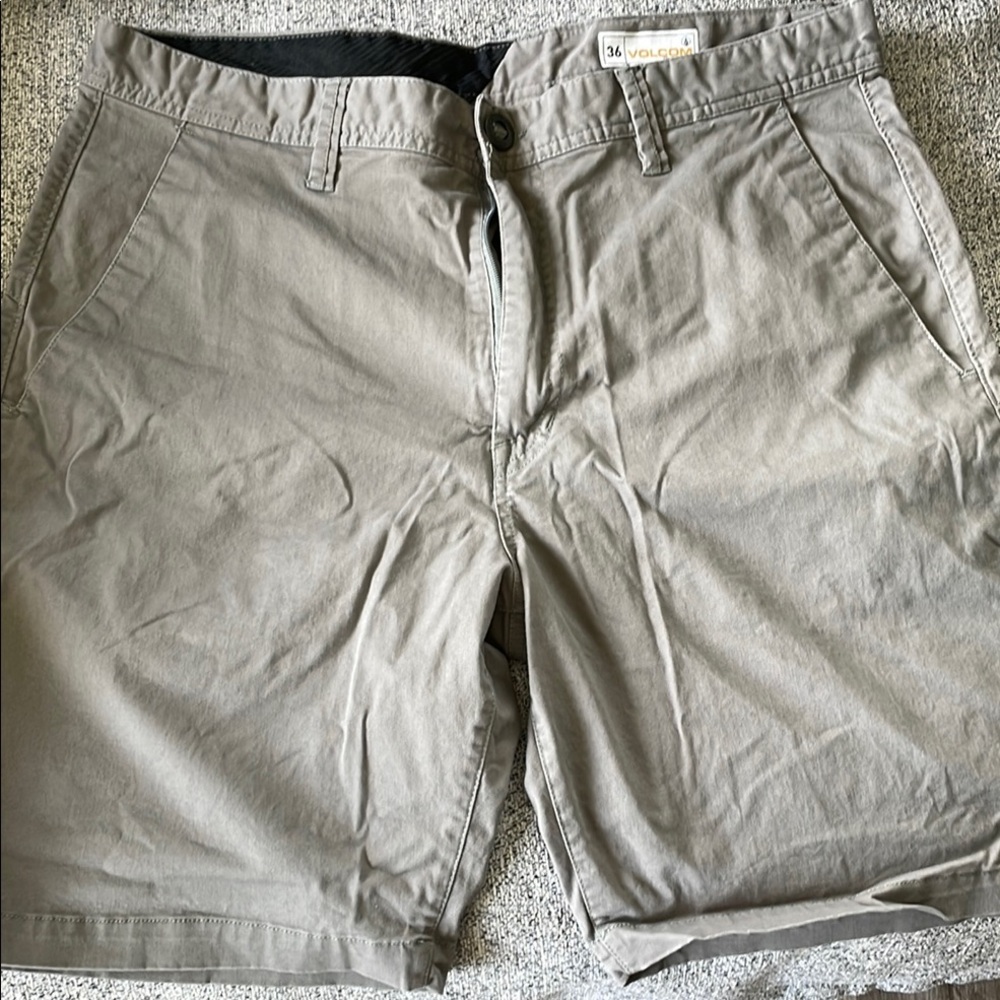 Volcom Men's Size 36 Flat Front Shorts